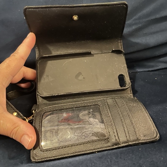 Michael Kors 5S Poppy Phone Wristlet Camo - Picture 4 of 5